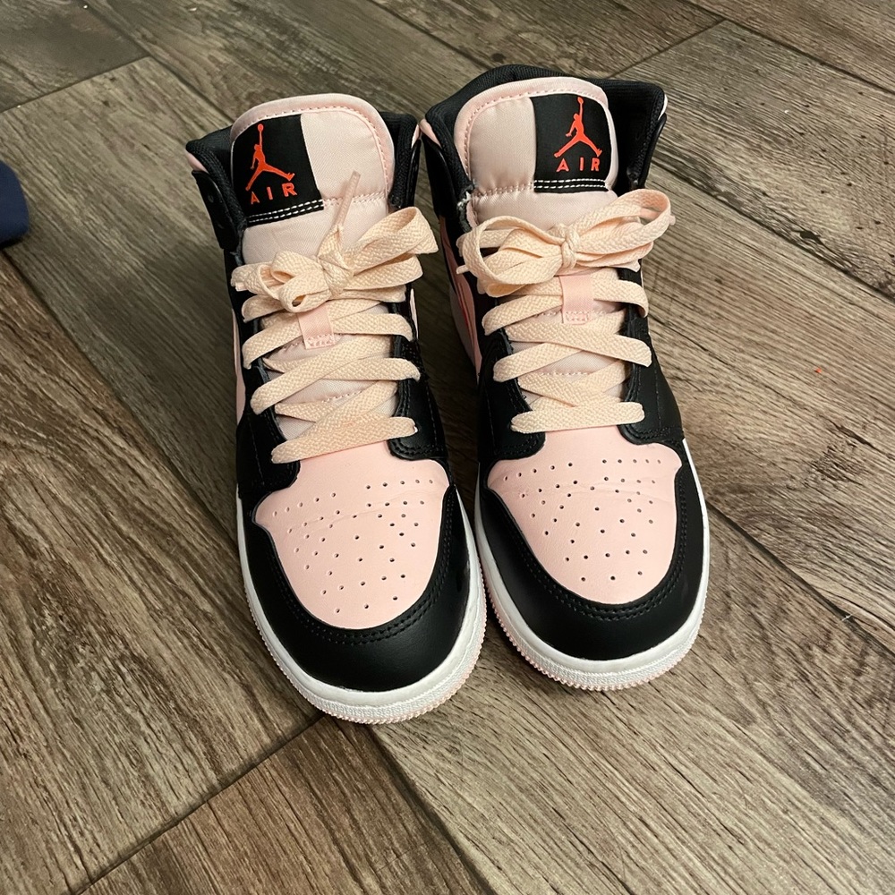 pink jordan’s . size 6Y